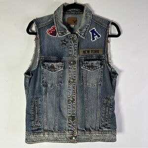 American Eagle Women Embellished Patches Denim Distressed Trucker Vest